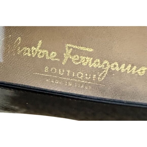 Salvatore Ferragamo Black Patent Leather Heels Sz 8.5 AA Gold Buckle & Bow Detai - Picture 6 of 8